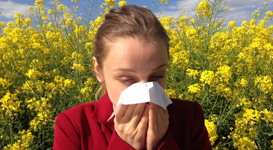 When is an allergic reaction an emergency?