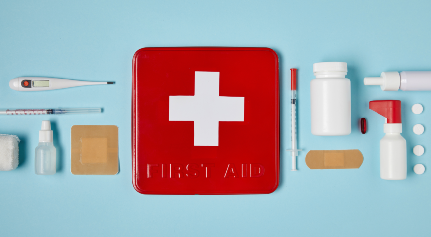 What 10 Items Are Needed In A First Aid Kit?